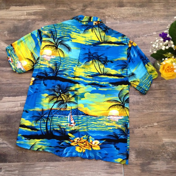 ❤️ 3 for $10! Hawaiian shirt - Picture 2 of 3